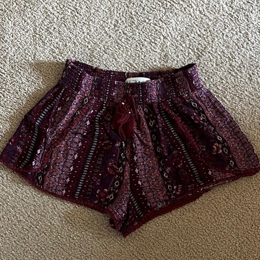 Mudd High Waist Patterned Shorts - Burgundy